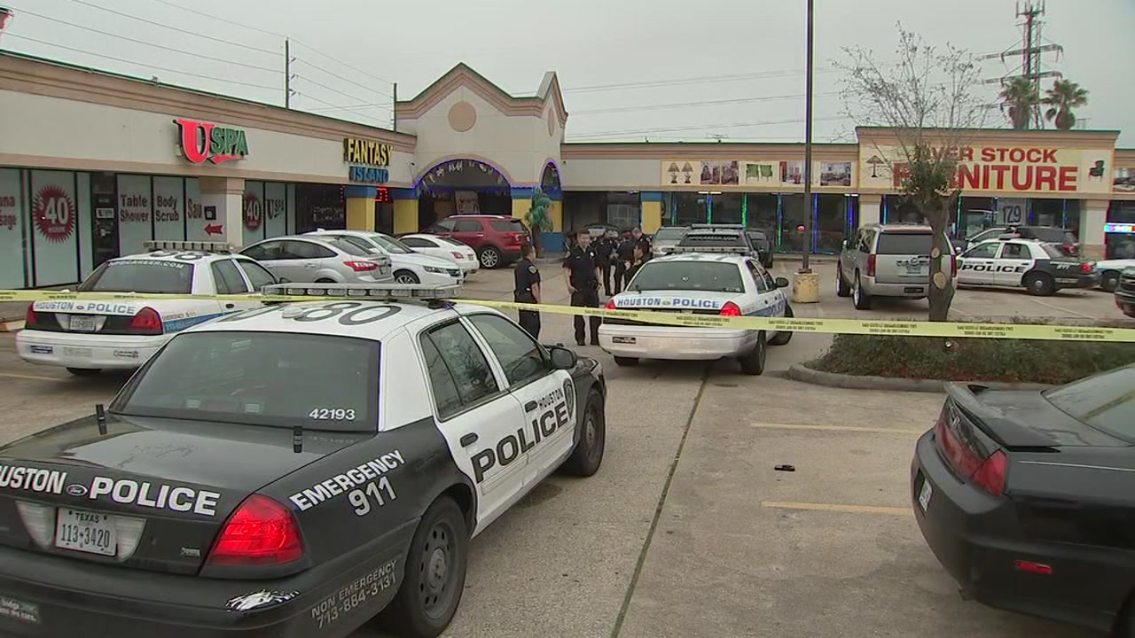 2 dead after shooting in gentleman's club